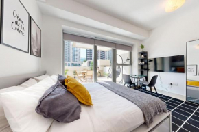 Studio in Best Part of Downtown with Amazing Pool
